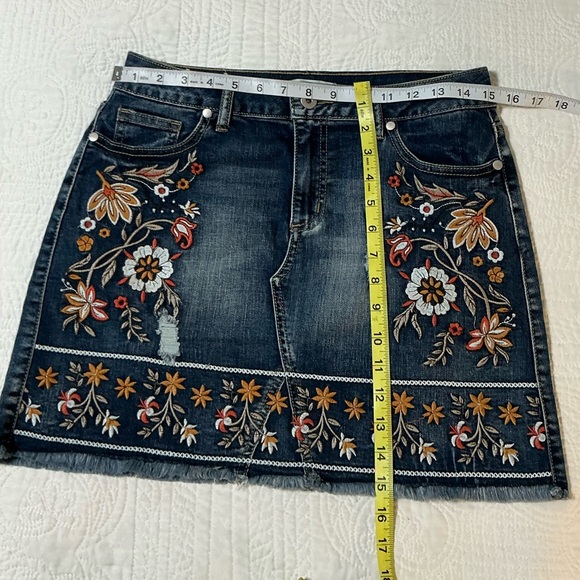 Altar’d State Embroidered Boho Denim Mini Skirt - Sz Small - Picture 10 of 14